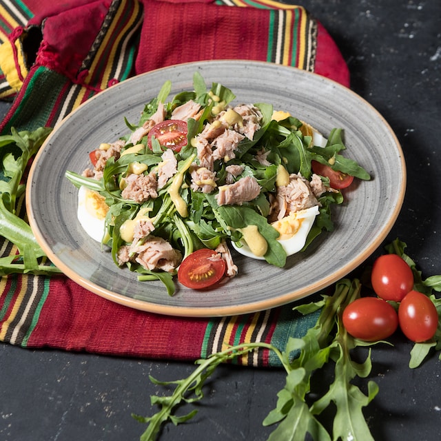 Salade cétogène thon et oeufs